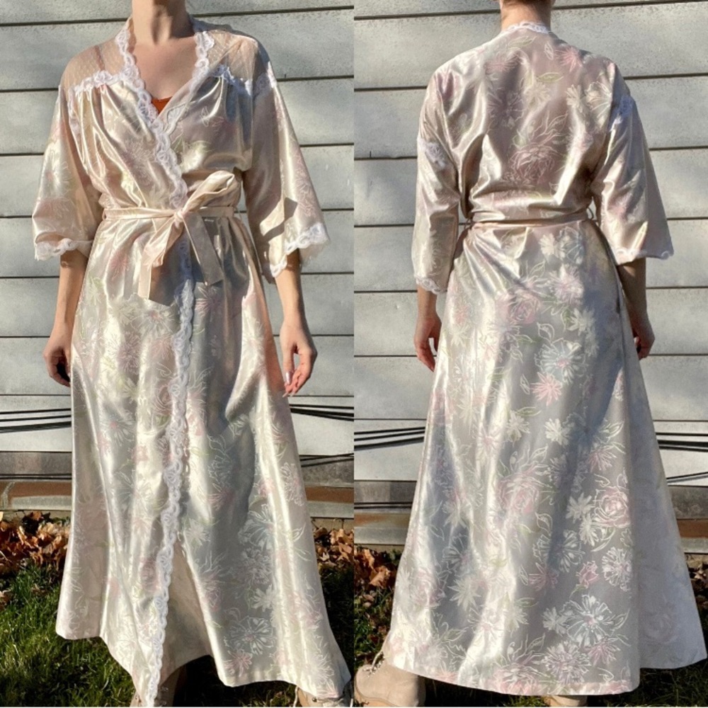 Soft Pink Vintage Satin like Lace Robe